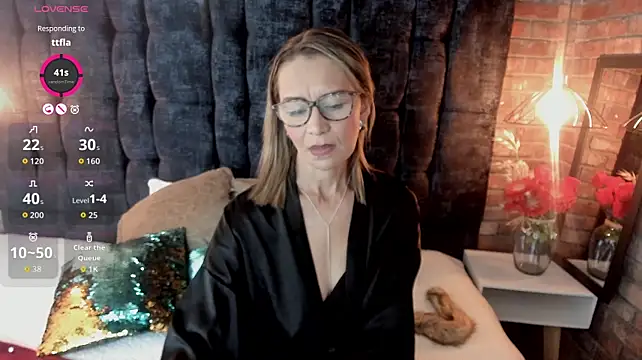 Chat +18 de Issa_Milf__ ao vivo