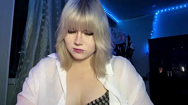 Онлайн чат XXX HelloKinki
