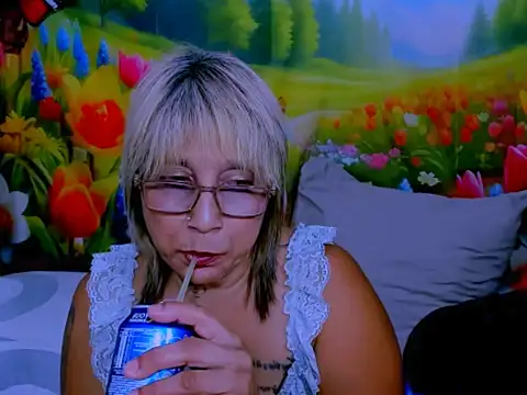Chat +18 de indianroxy ao vivo