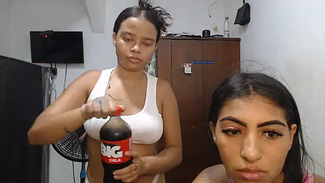 ricaslatinas1: διαδικτυακό σόου στην κάμερα