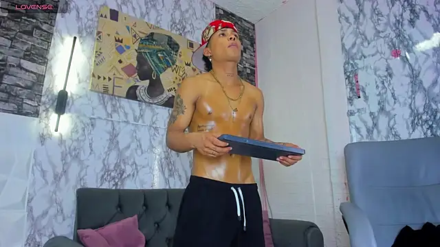 Show modela Damian-Lux na web-kameri