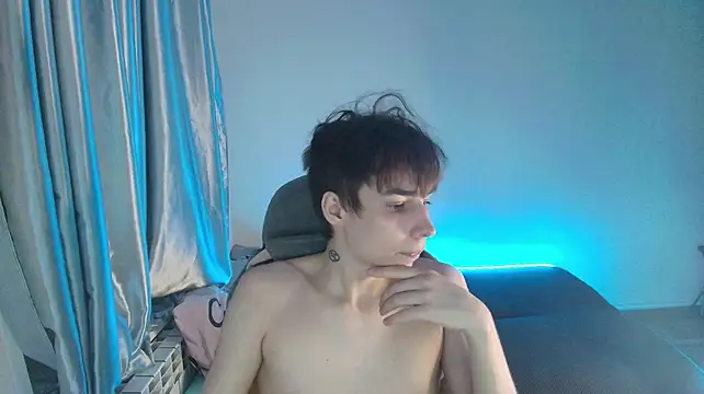 adam_kpoy Show in webcam