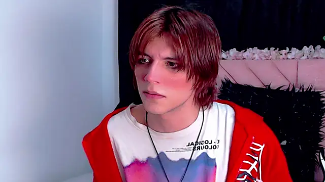 oli_dusk Webcam Show
