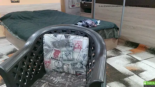 alieninhumanbody1 Adlı Modelin Canlı XXX Sohbeti