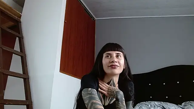 Emilia_1995 Live XXX-Chat
