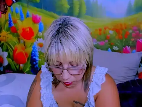 Chat +18 de indianroxy ao vivo