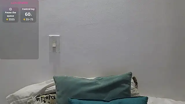 Chat +18 de ninaa_fox ao vivo
