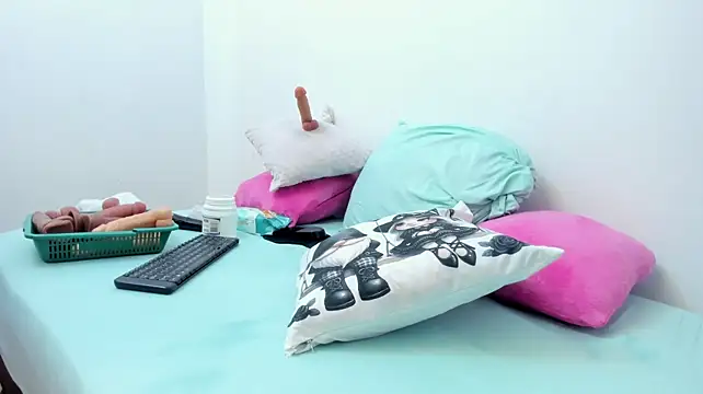 charlotte-11's Live XXX Chat
