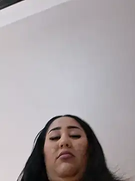 Chat +18 de Valentina_Tilly ao vivo