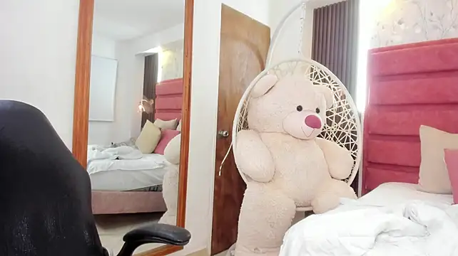 tatikanyx Adlı Modelin Canlı XXX Sohbeti