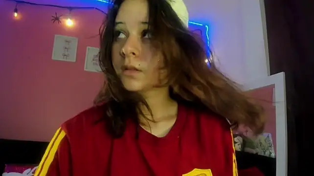 agnes_213 Adlı Modelin Canlı XXX Sohbeti