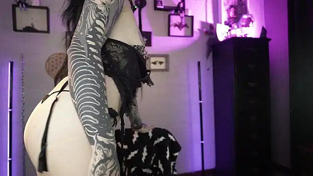 insania_9999_ Chat XXX in diretta