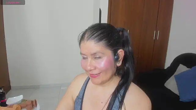 kiraGeiner Chat XXX live