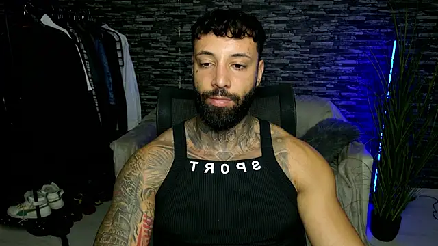 MasculineGuy99 网络视讯表演