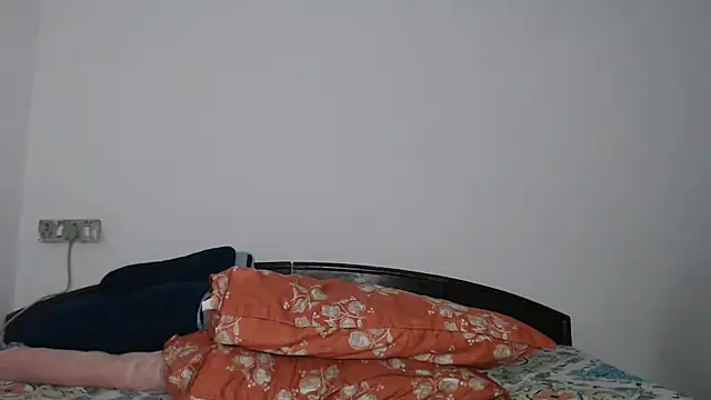 Chatroom XXX en direct de Virgin_Aisha