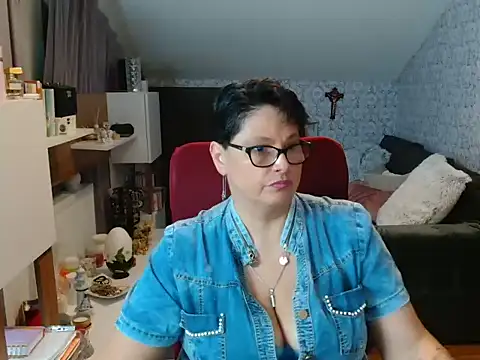 CallmeHellen4you Chat XXX live