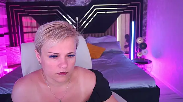 CrystalVibe's Live XXX Chat
