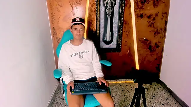 NIO_KLOUDS_'s Live XXX Chat