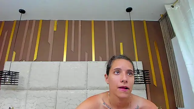 XXX chat uživo modela MiaCours