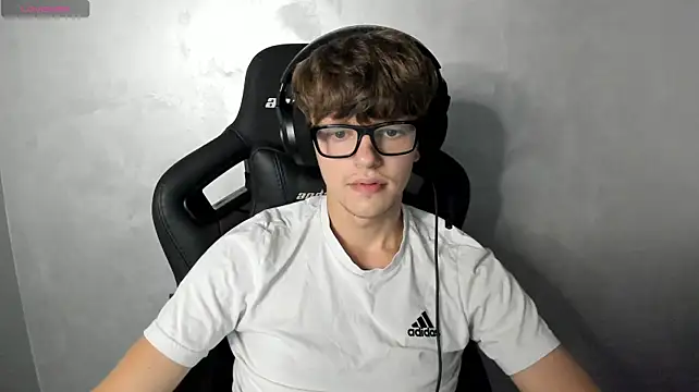 Show modela bonekoambalabu na web-kameri