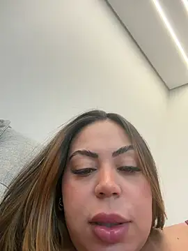 lariic's Live XXX Chat