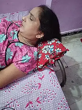 Reema05 Adlı Modelin Canlı XXX Sohbeti