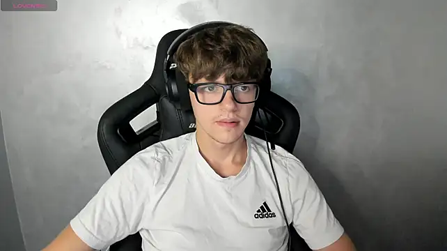 Show modela bonekoambalabu na web-kameri