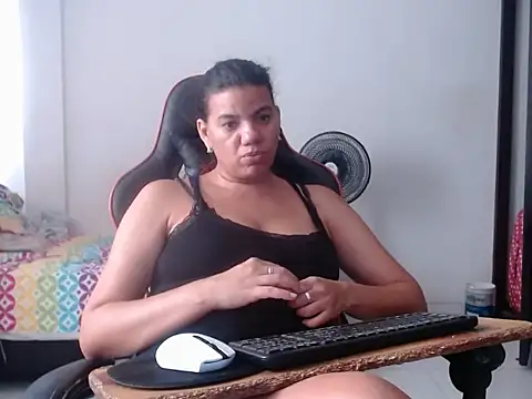 Adriana_0312: απευθείας συνομιλία ΧΧΧ