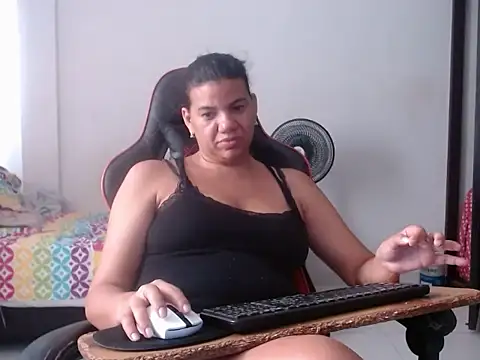 دردشة Adriana_0312 الجنسية المباشرة