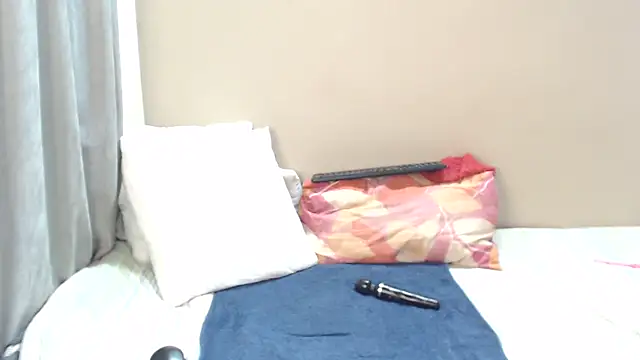 Tinnypussie's Live XXX Chat