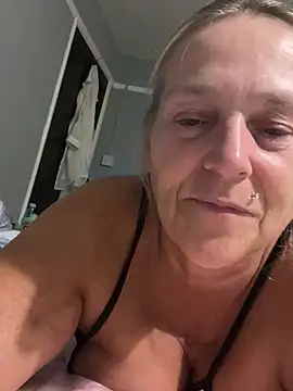 Blondnboujee53's Webcam Show