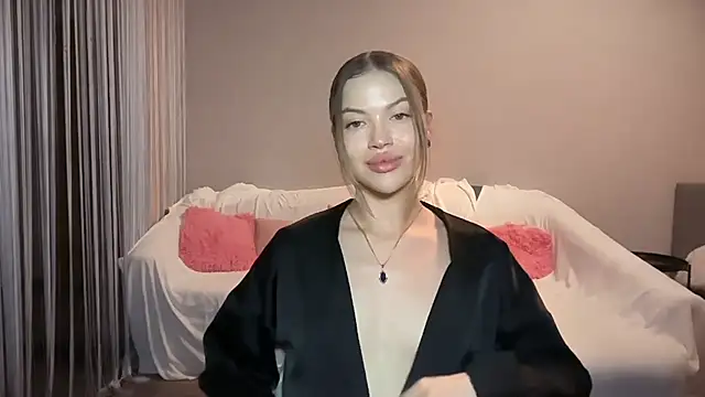 EmmyMills' Live XXX Chat