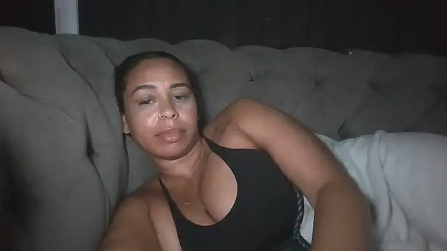 AriesBaddiee_ 网络视讯表演