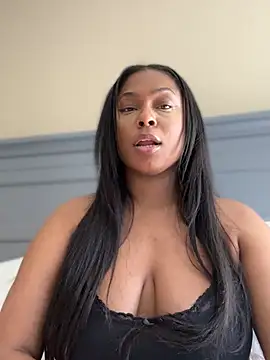 Chat XXX en directo de CandyLuxxxx