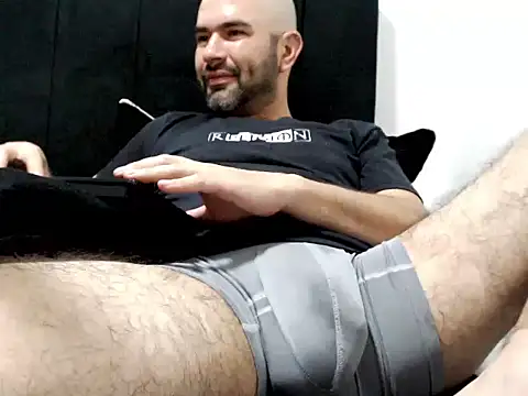 hairyandbigmann Show in webcam