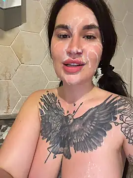 TattooGirlAlia: διαδικτυακό σόου στην κάμερα