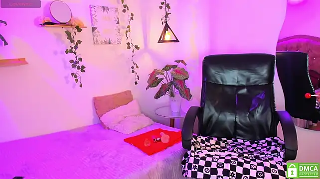 monica420 Adlı Modelin Canlı XXX Sohbeti