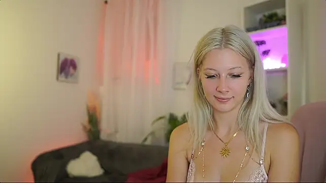 EmilySwann_ Adlı Modelin Canlı XXX Sohbeti