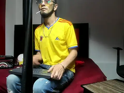 mark_splinter09 Adlı Modelin Canlı XXX Sohbeti