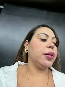 lariic Chat XXX live
