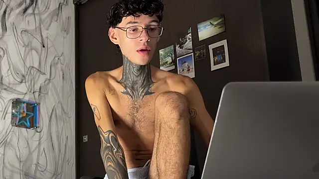 Arteemiiis' Live XXX Chat