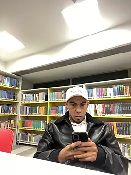 Taylor_DiamondBoy Chat XXX in diretta