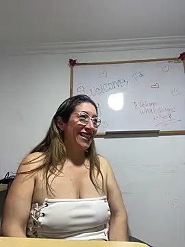 kaylaMinov_'s Webcam Show