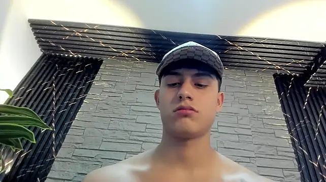 XXX chat uživo modela Lander_Cruz