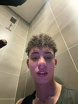 yoursexyjose Show in webcam