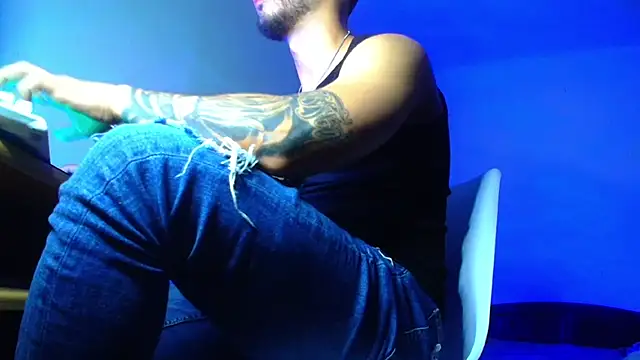XXX chat uživo modela XanderCage99