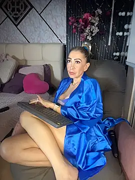 EvelinaGrey Adlı Modelin Canlı XXX Sohbeti