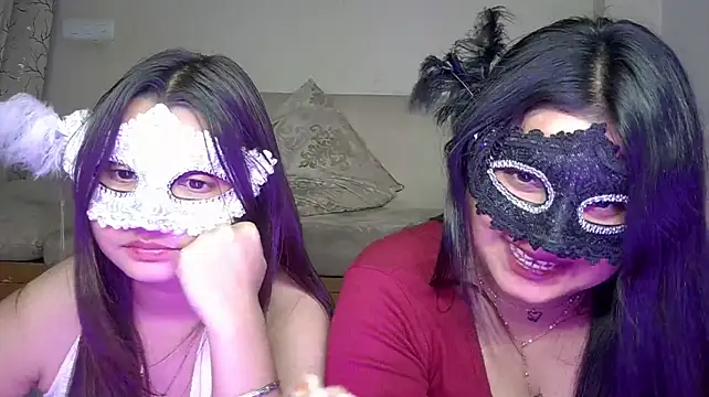 Two_Baddies: онлайн-секс-чат