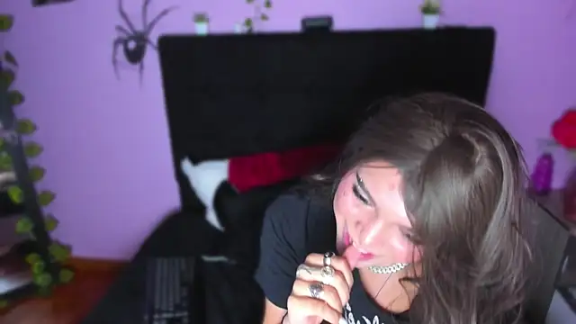Makii_XOXO Chat XXX in diretta