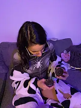 Chat +18 de Poison_Ivy_29 ao vivo